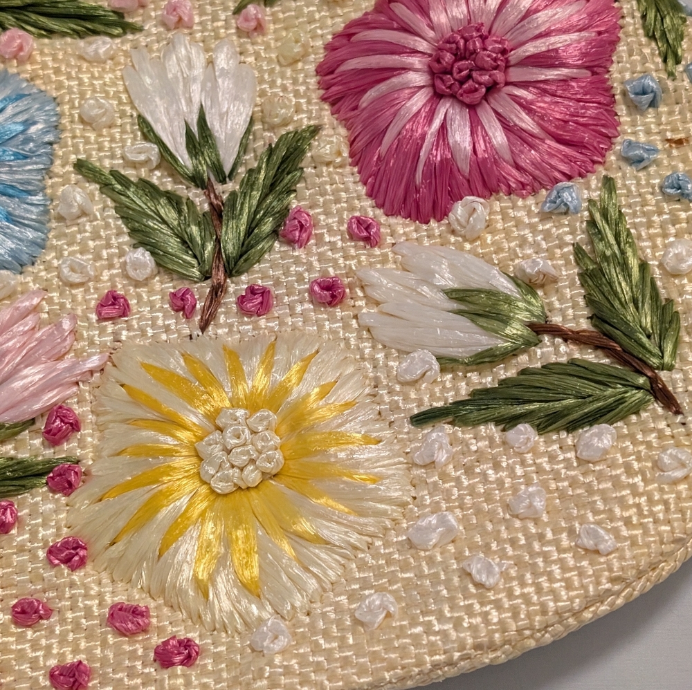 Vintage 1960s Hawaiian Raffia Floral Handbag — Wooden Handle — Hand-Embroidered - Picture 3 of 14